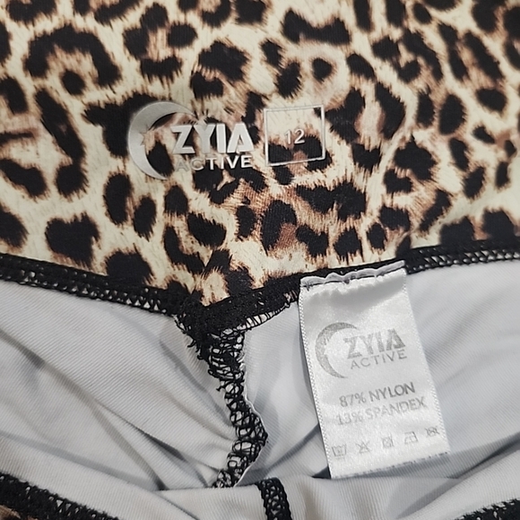 Zyia size 12 leopard print active leggings - Picture 3 of 7